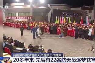 专业氛围组！字母哥哥模仿利拉德绝杀 致敬“学詹背打庄神”？